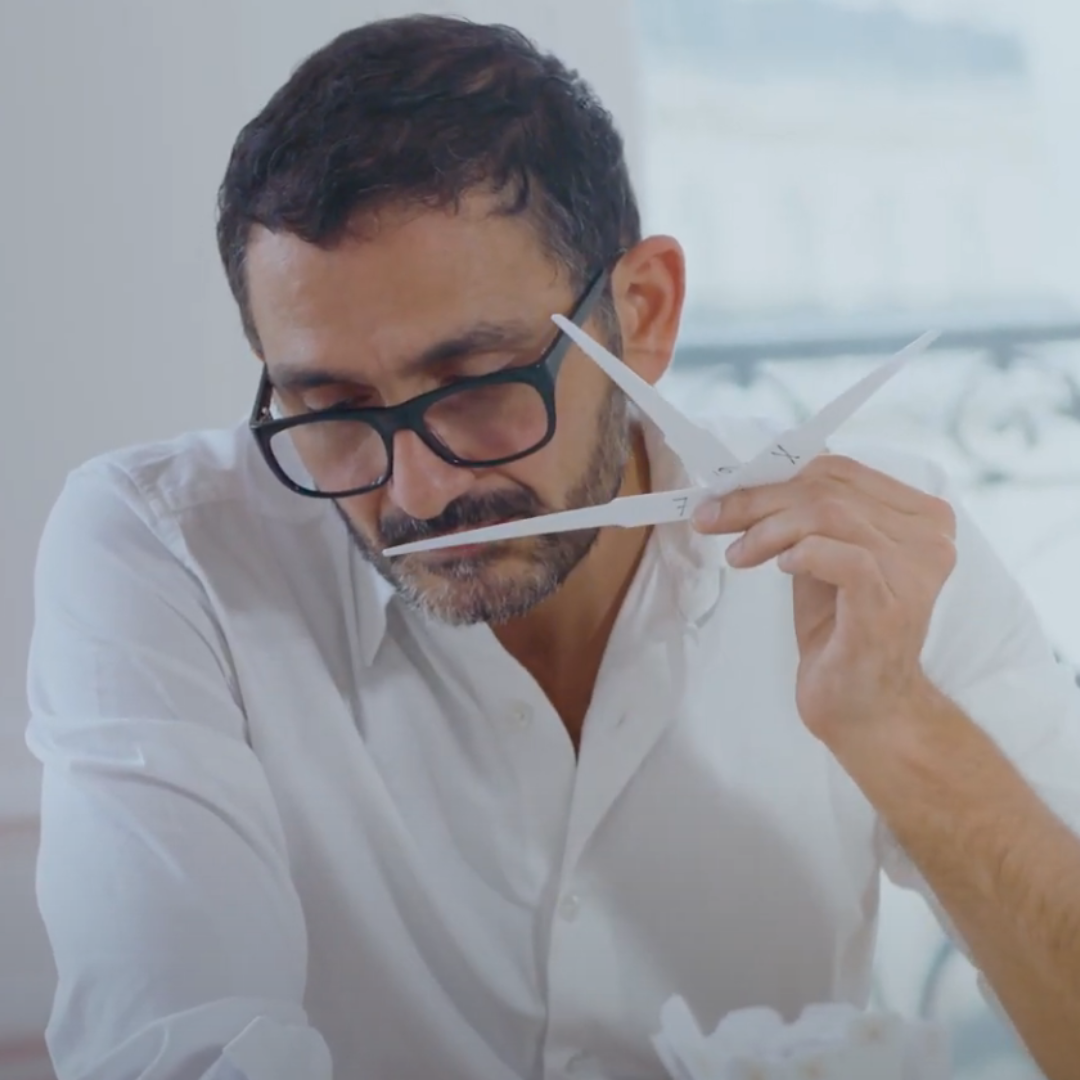 Francis Kurkdjian beim kreieren eines kostbaren Nischenparfums