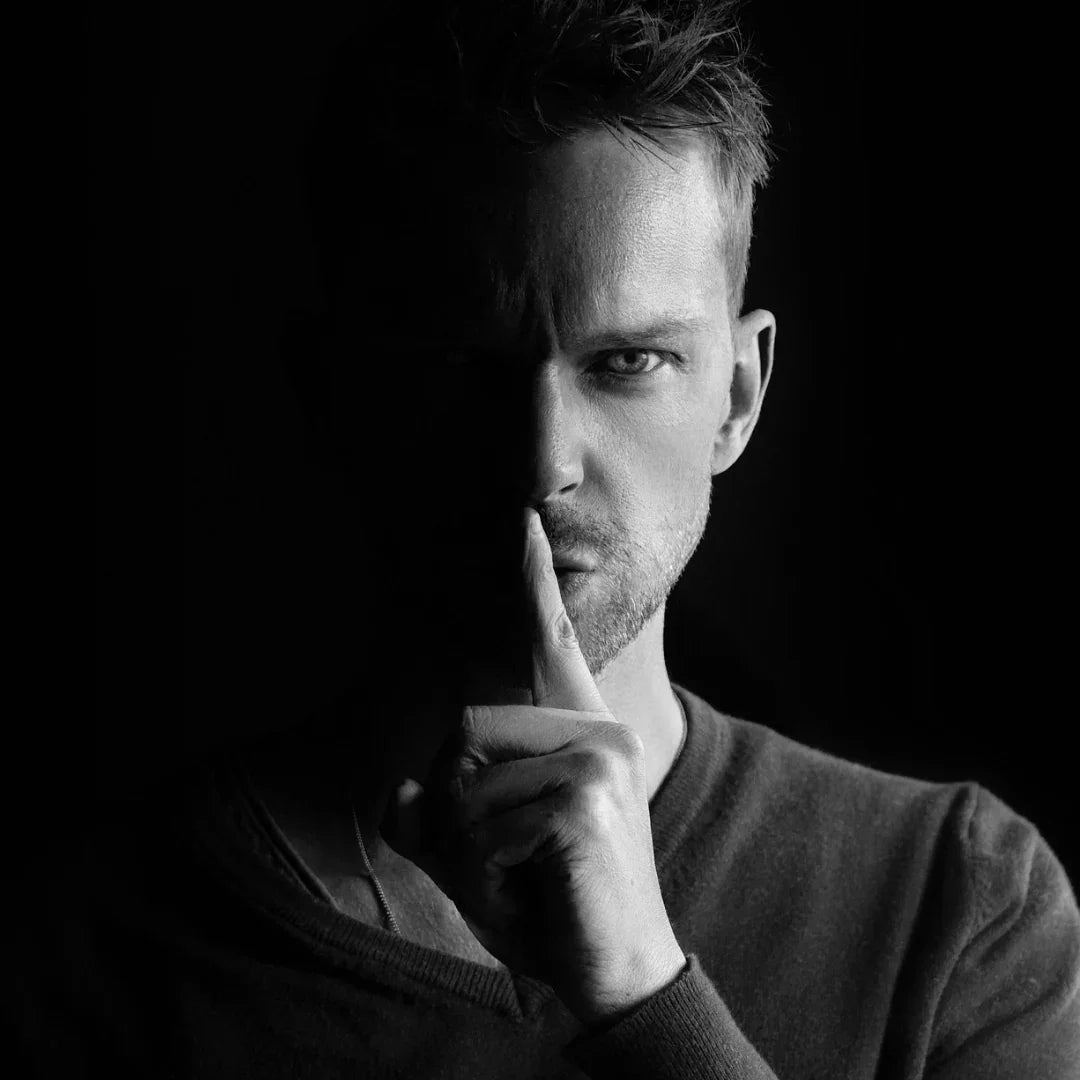 Mann mit Geheimtipp - Pssst