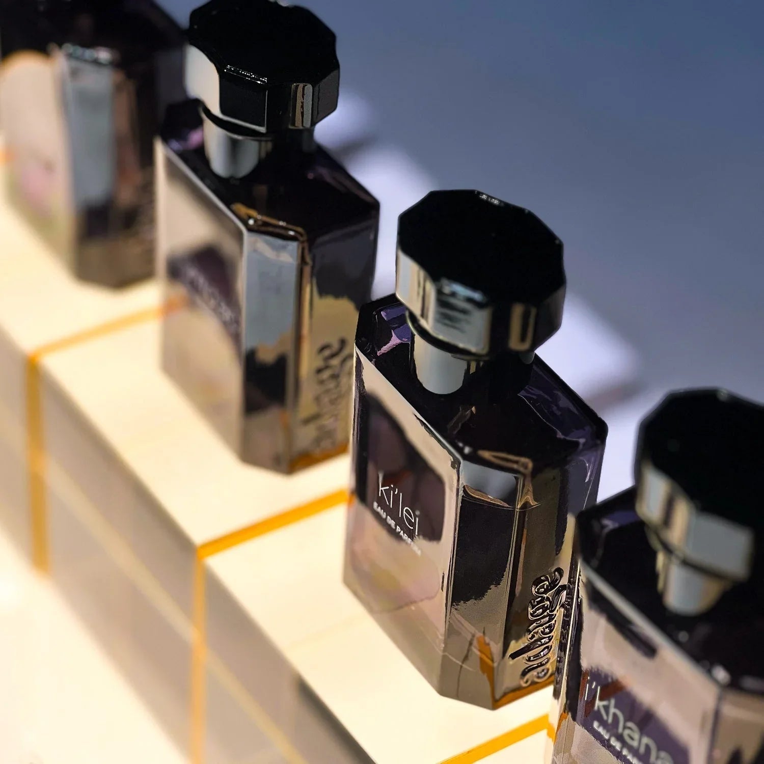 nischenduft marke source adage mood image mit Parfum Flakons