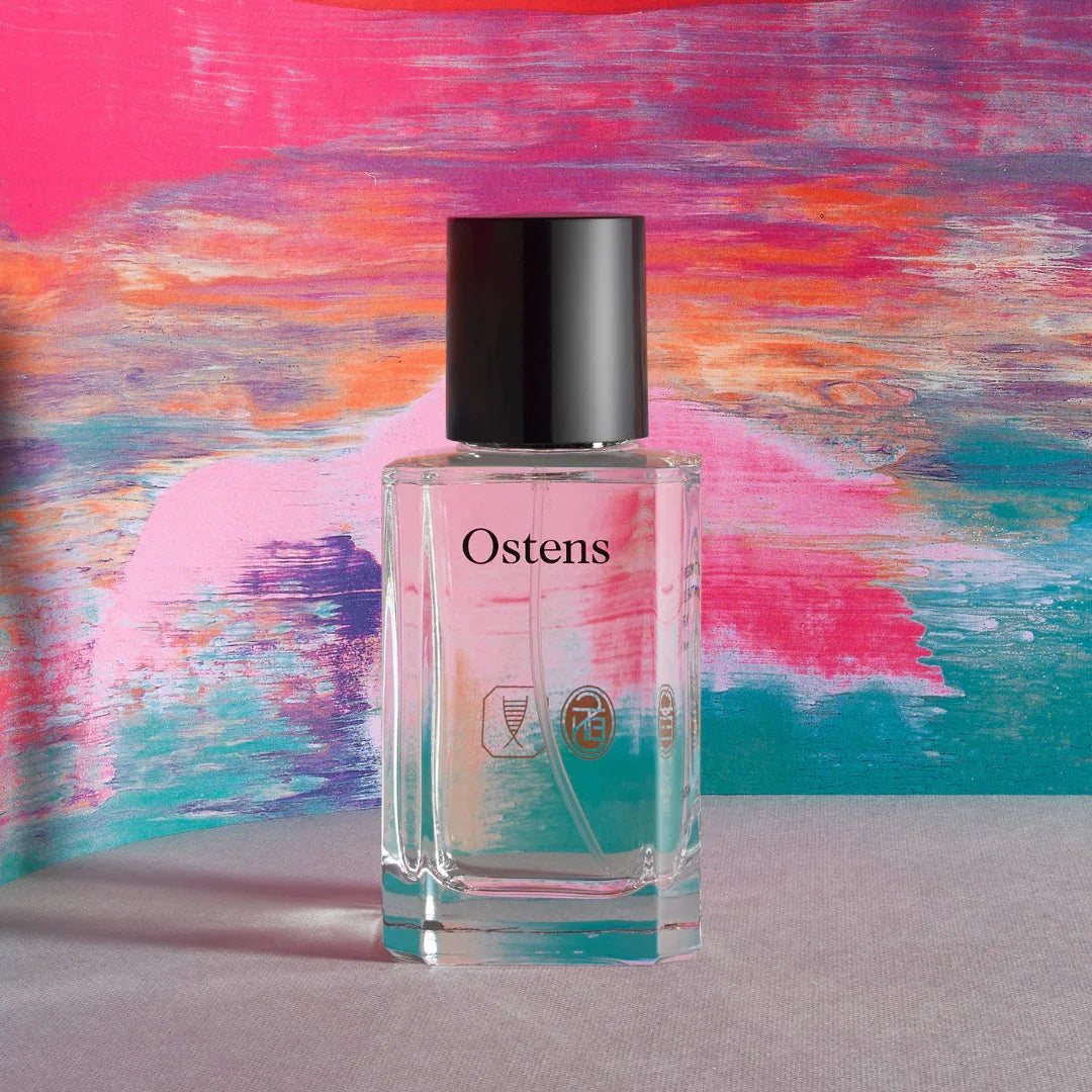 Klare Glasflasche mit schwarzem Verschluss und der Aufschrift "Ostens". Produkt: Rose Oil Isparta. Anbieter: Ostens.