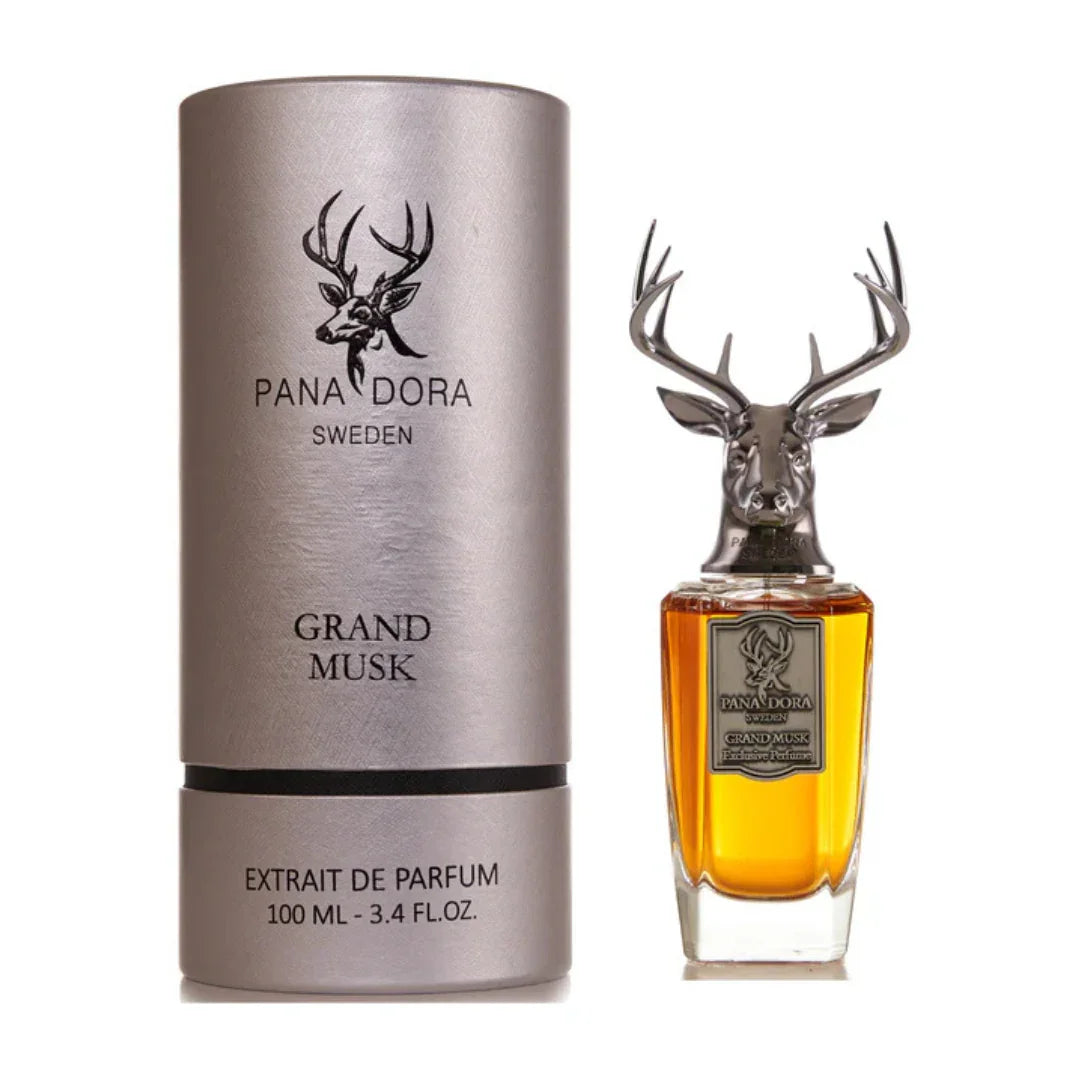 Parfümflasche "Grand Musk" von "Pana Dora" mit Hirschkopf-Verschluss und zylindrischer Verpackung.