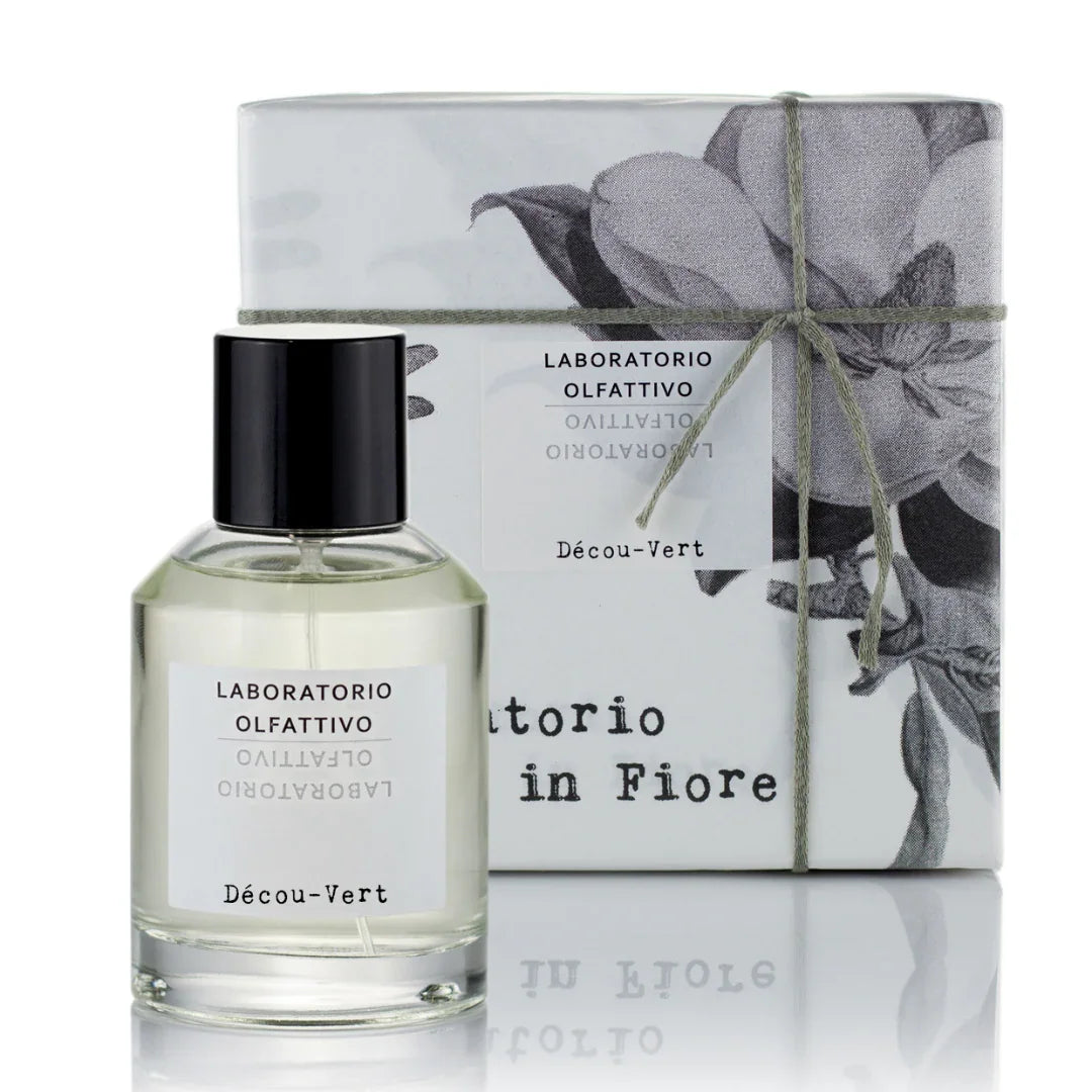 Parfümflasche "Décou-Vert" von Laboratorio Olfattivo vor einer dekorativen Box mit floralem Design.