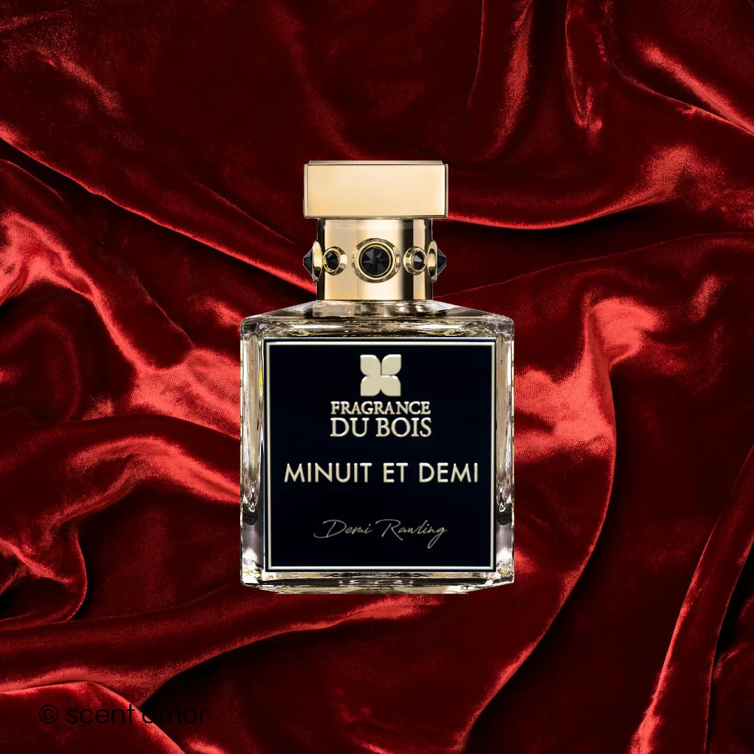 Flakon des Parfüms "Minuit et Demi" von FRAGRANCE DU BOIS mit rechteckigem Glasflakon und goldenem Verschluss.