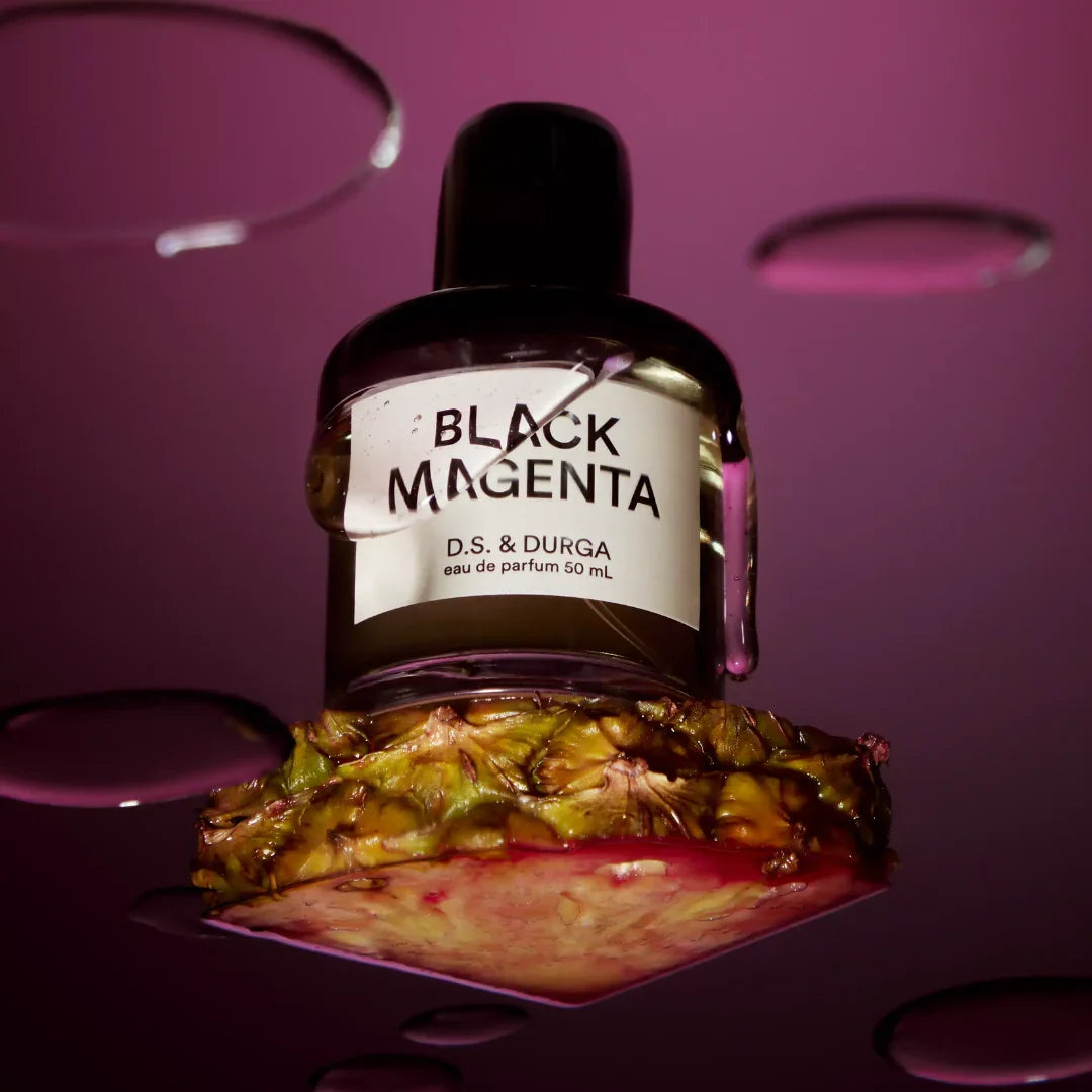 DS Durga Black Magenta Flakon auf Ananas