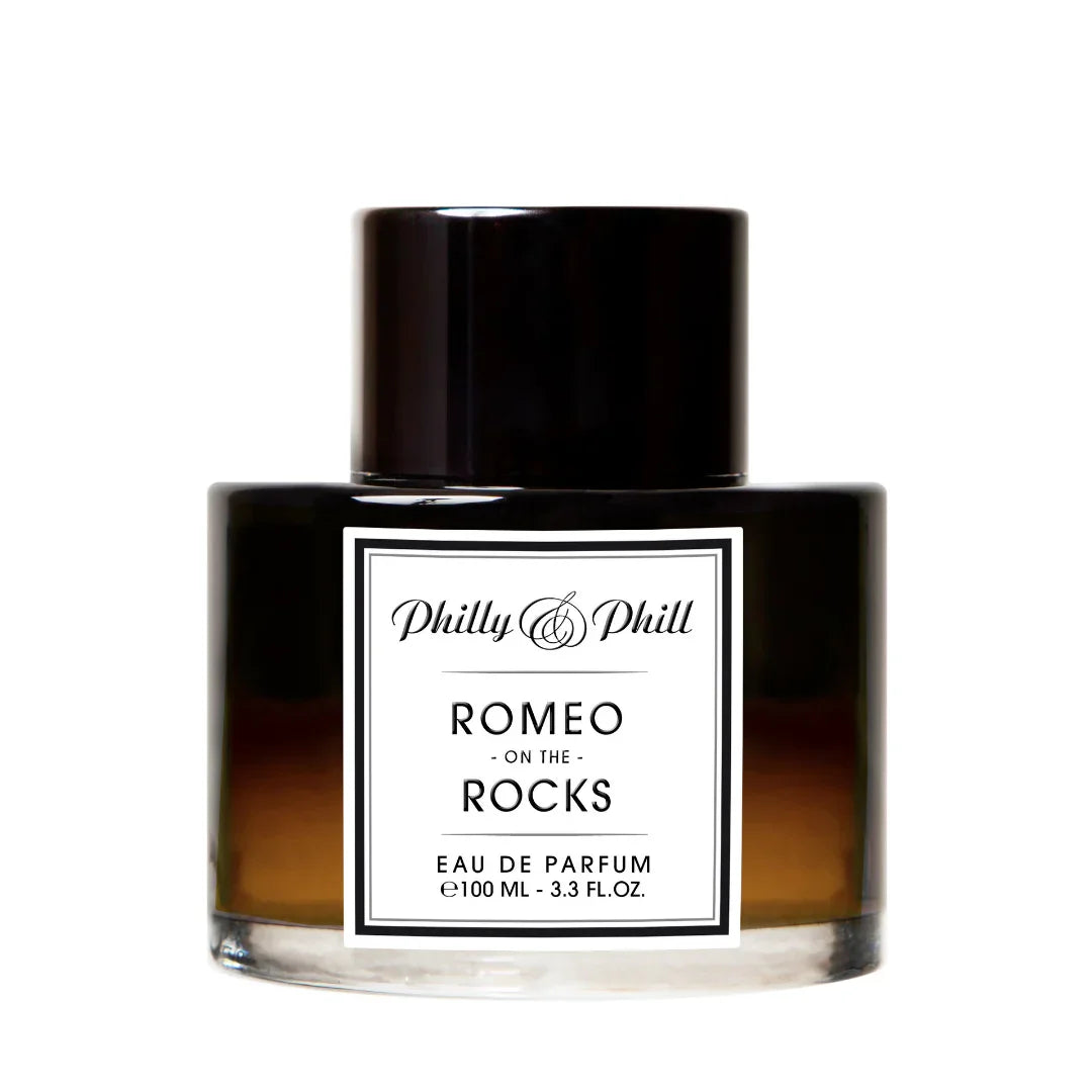 Parfümflakon "ROMEO ON THE ROCKS" von Philly & Phill, brauner Verlauf, schwarzer Verschluss, elegante Etikettierung.