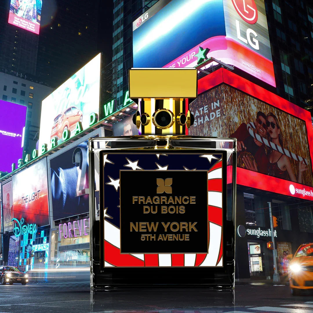 Parfümflakon "New York 5th Avenue" von FRAGRANCE DU BOIS mit goldfarbenem Verschluss und USA-Flaggenmotiv.