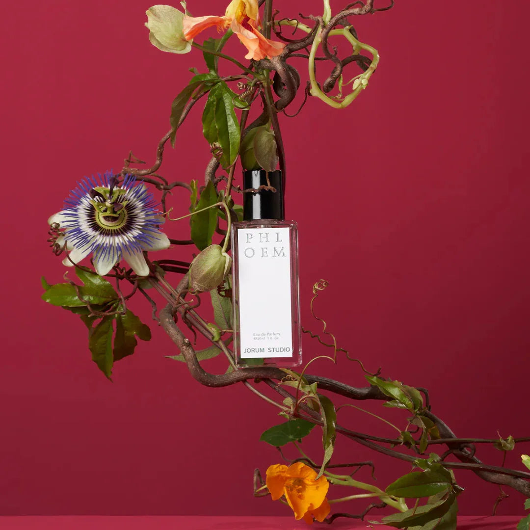 Jorum Studio PHLOEM Eau de Parfum Flakon frontal Passionsblüte