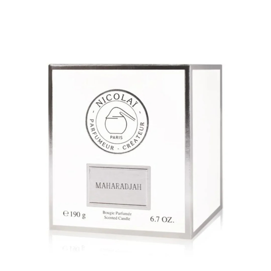 Nicolaï Maharadjah - Duftkerze in einer eleganten weißen Box mit silbernen Akzenten und einem zentralen Emblem.