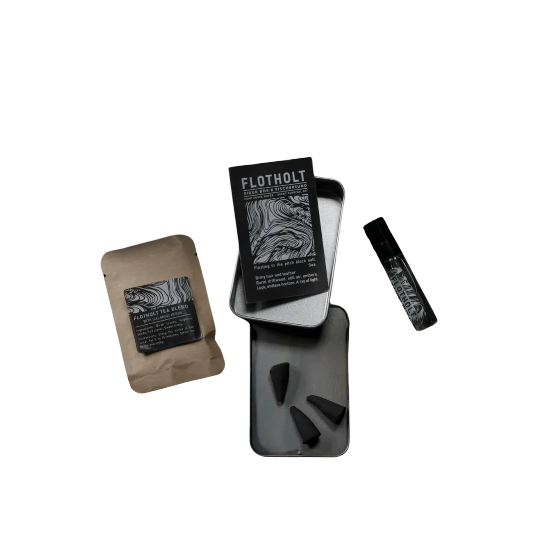 "Flotholt Survival Kit" von Fischersund. Das Kit enthält eine Dose mit Verschluss, eine Schachtel, eine Probe und schwarze Kegel.