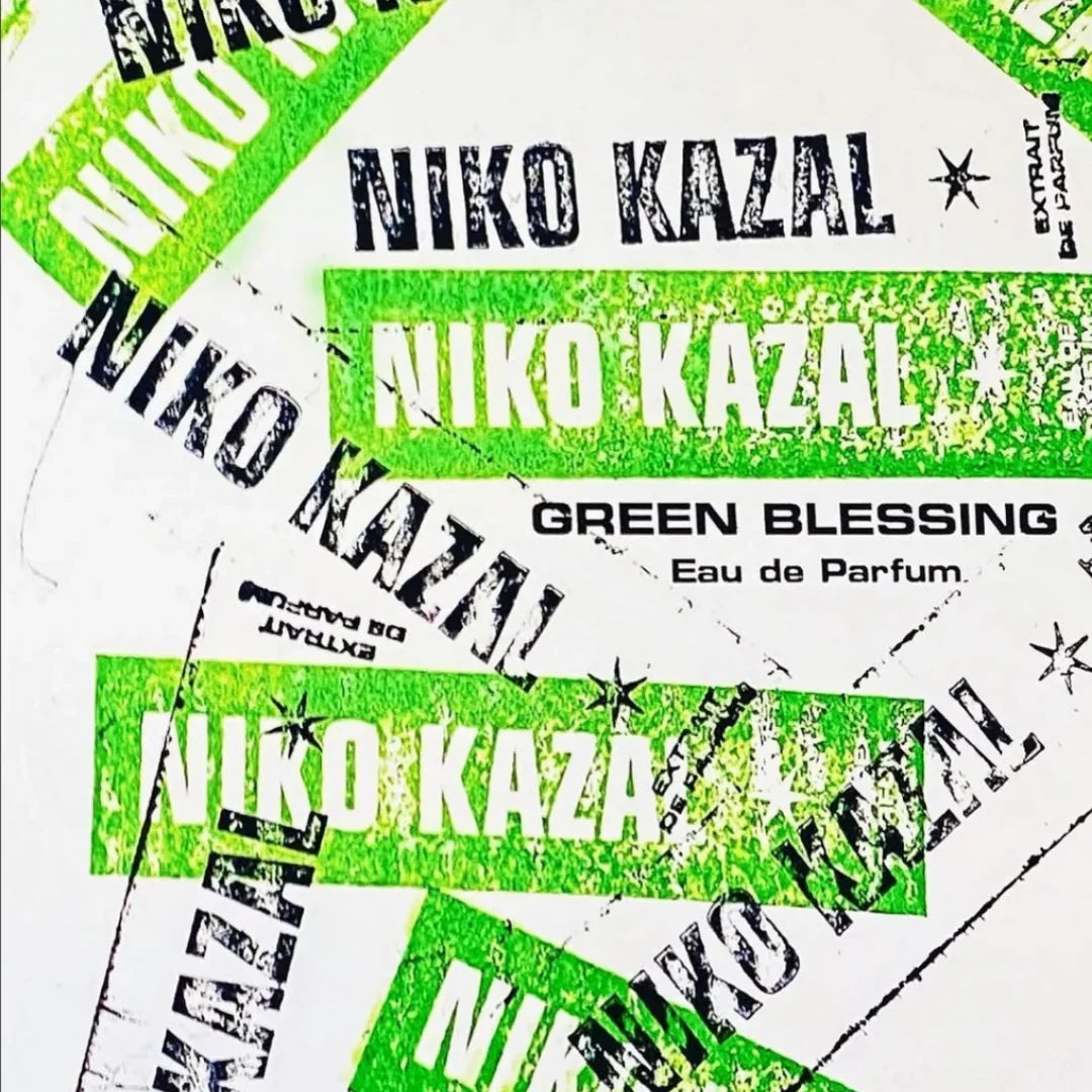 Parfümverpackung "GREEN BLESSING 20%" von Niko Kazal, mit mehreren "NIKO KAZAL"-Schriftzügen in Grün und Schwarz.