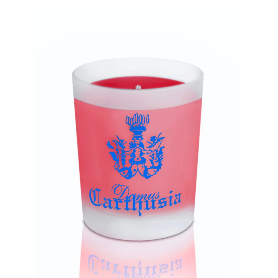 Weiße Duftkerze "Gemme di Sole" von Carthusia mit rotem Wachs und blauem Wappenaufdruck.