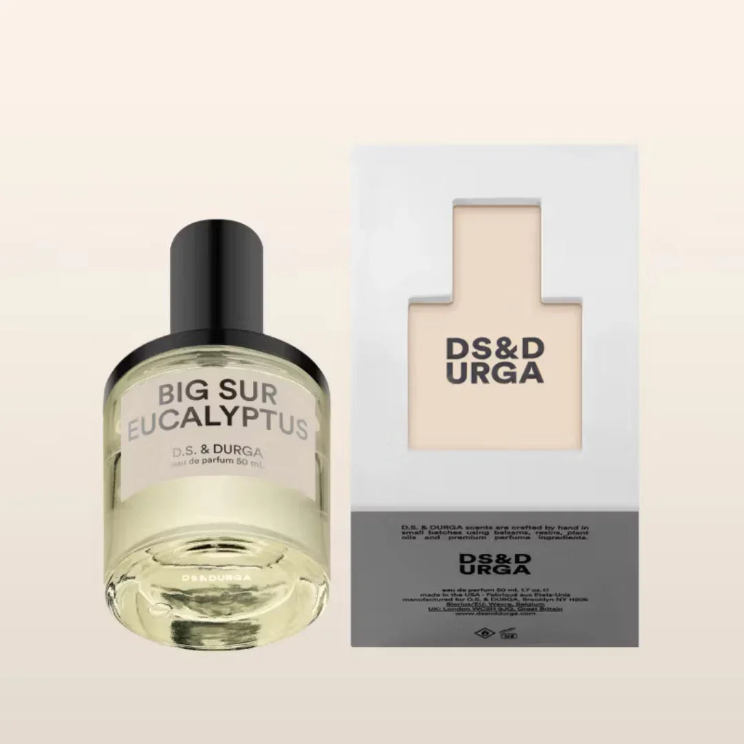 Parfümflasche "Big Sur Eucalyptus" von D.S. & Durga mit schwarzem Deckel und rechteckiger Verpackung daneben.