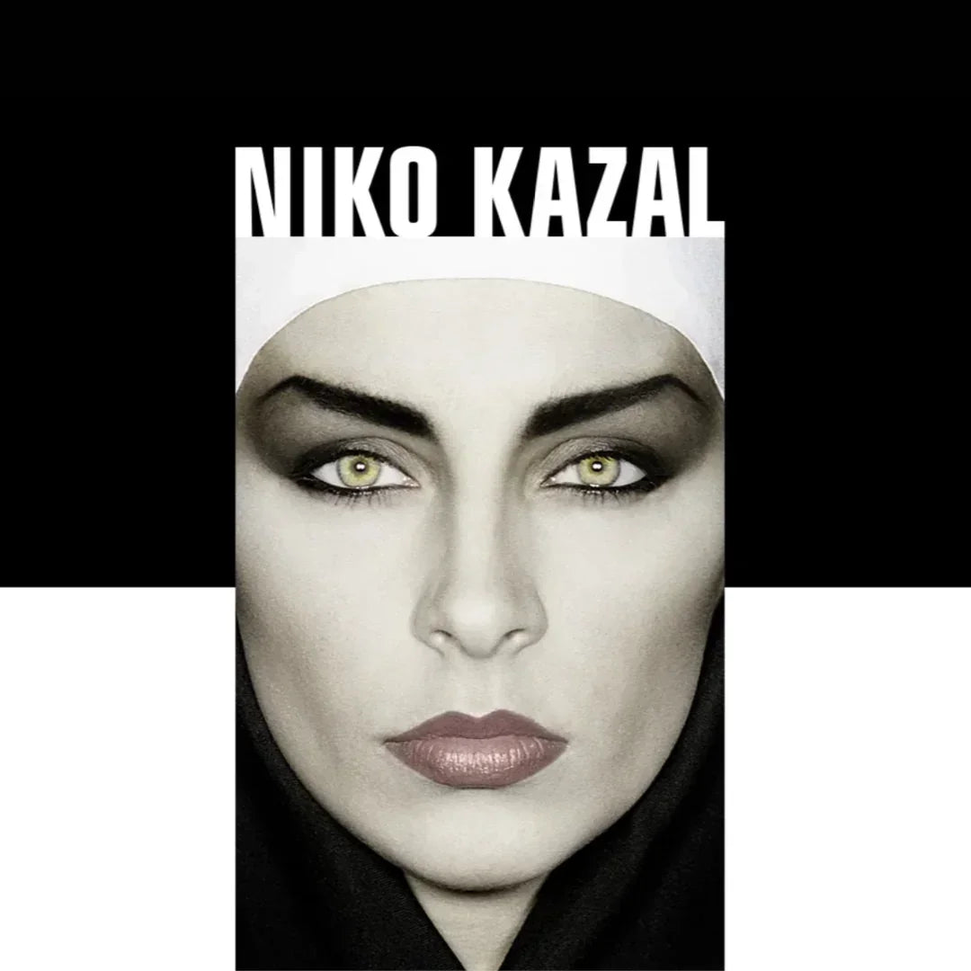 Porträt einer Frau mit intensivem Blick, dunklem Make-up und weißem Kopftuch. Text "NIKO KAZAL" oben abgebildet. Produkt: BLACK BLESSING Travel 35%, Anbieter: Niko Kazal.