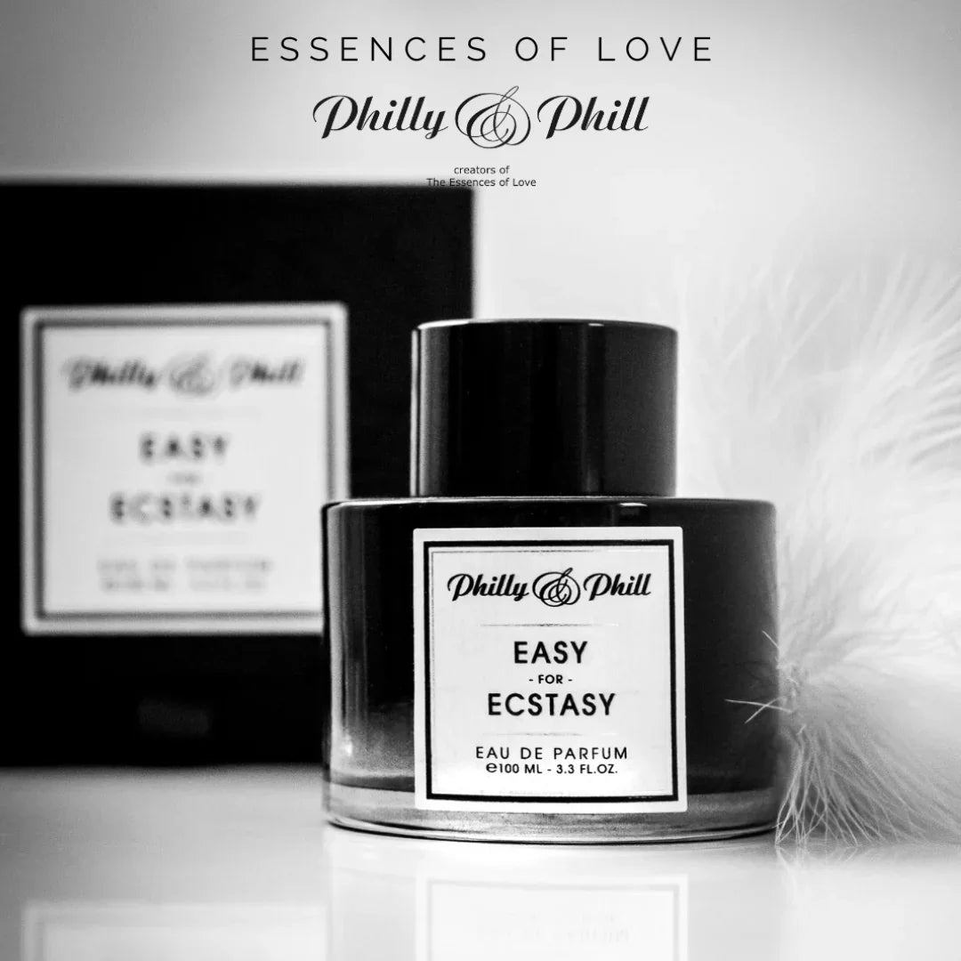 Schwarzer Parfümflakon „EASY FOR ECSTASY“ von Philly & Phill, mit weißem Etikett und Federdetail.