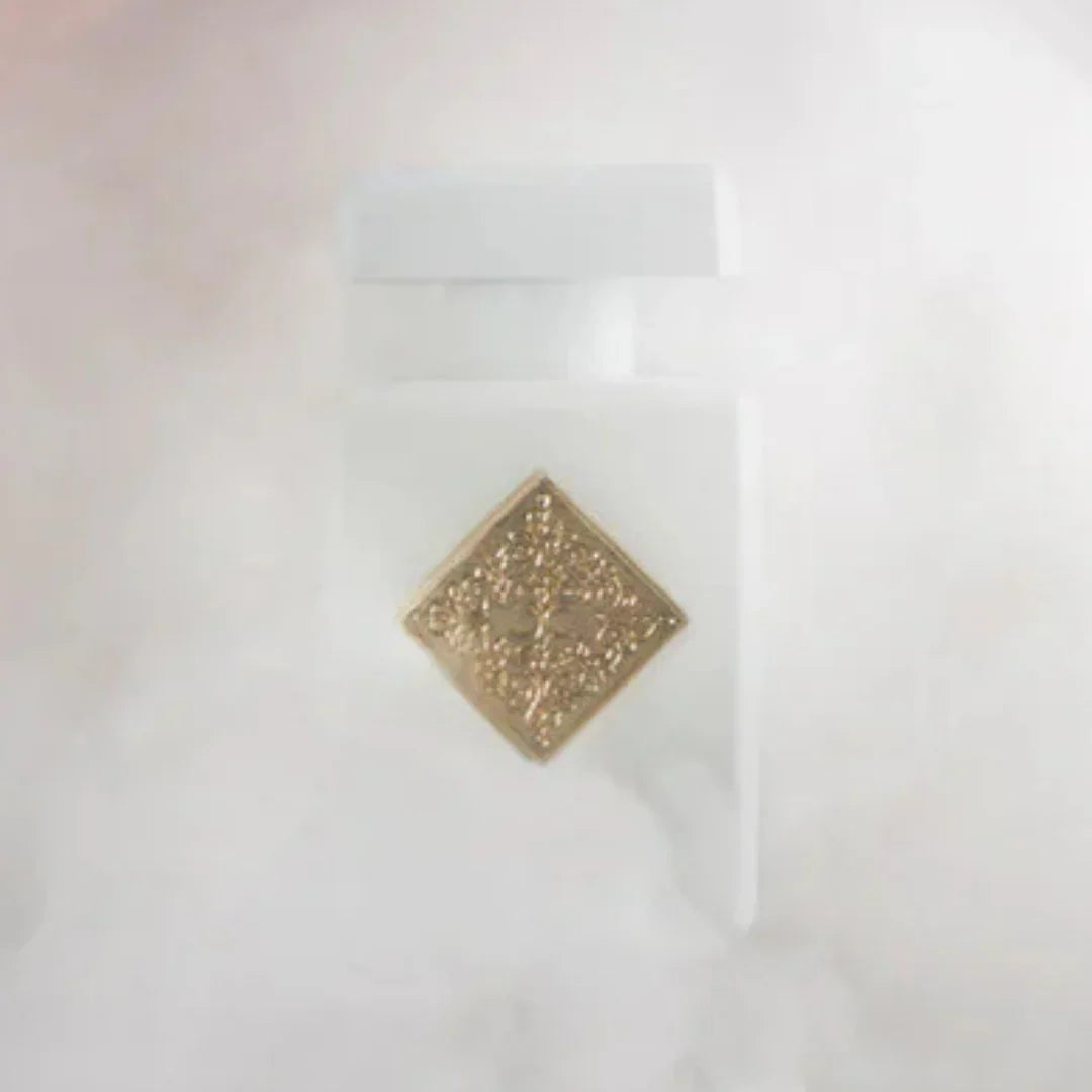 Initio Parfums Privés Hedonist Collection MUSK THERAPY Eau de Parfum Flakon weiß Nebel Frontal