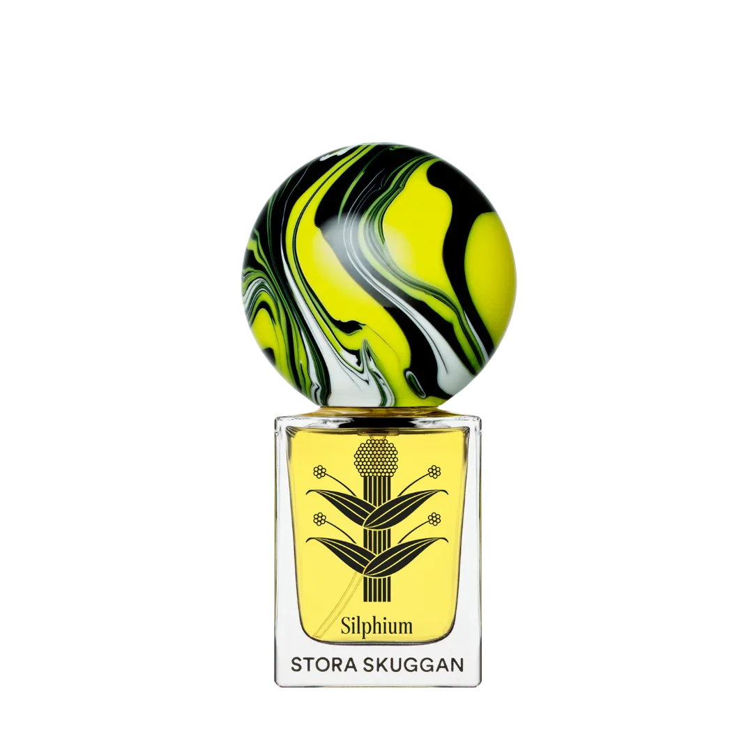 Parfümflasche "Silphium" von Stora Skuggan, transparent mit gelber Flüssigkeit, runder, gemusterter Deckel.