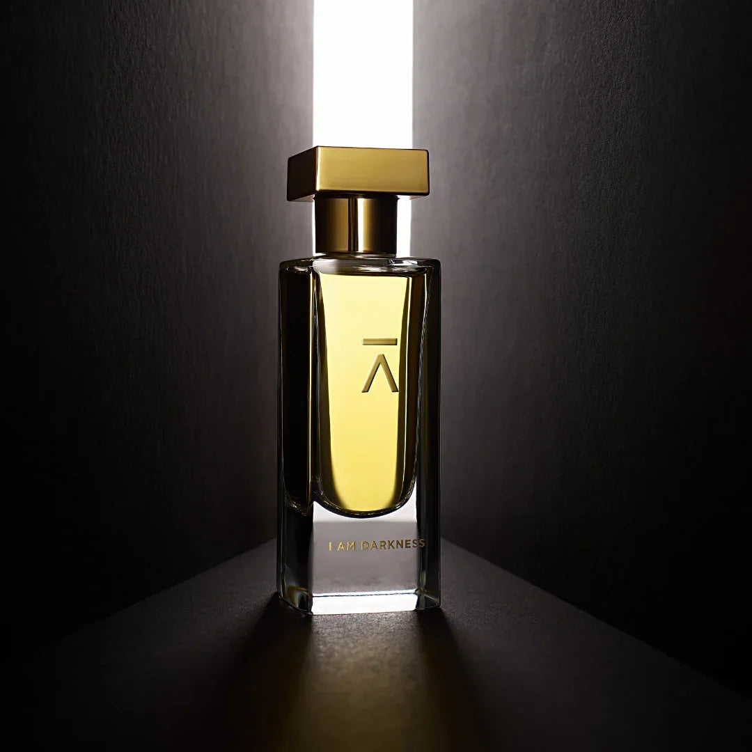 Flakon I AM DARKNESS Azmann parfum mit Licht und Schattenspiel