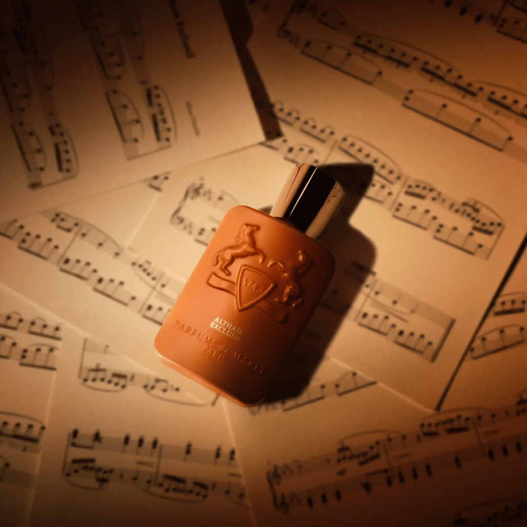 Parfums de Marly ALTHAÏR EXCLUSIF Parfum Nischenduft Flakon auf Notenblätter bei scent amor Fachmann für Nischenduft