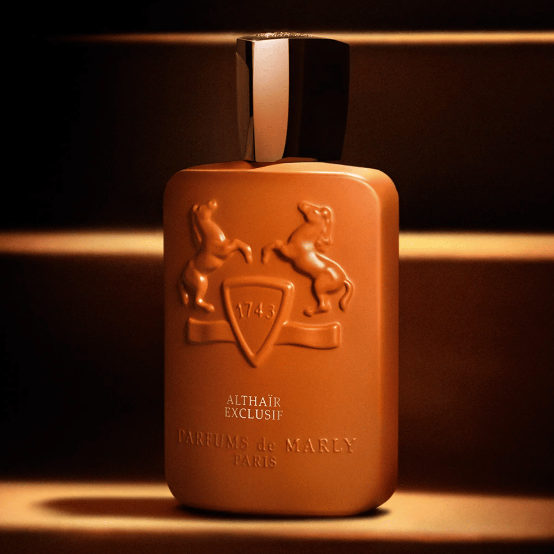 Parfums de Marly ALTHAÏR EXCLUSIF Parfum Nischenduft Flakon auf Treppe bei scent amor Fachmann für Nischenduft