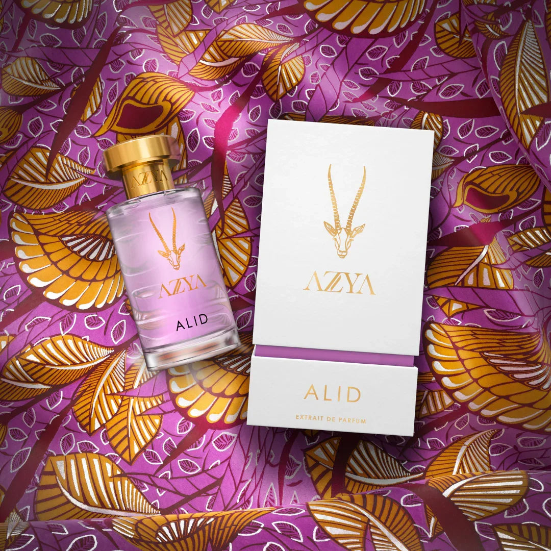 Azya ALID Eau de Parfum in einer stimmungsvollen Szene – fruchtig-florales Meisterwerk für echte Nischenduft-Liebhaber, jetzt bei scent amor erleben