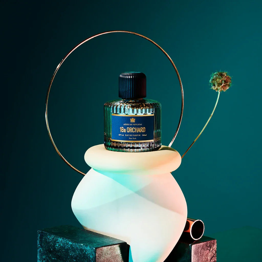 Aedes de Venustas 16A ORCHARD STREET Eau de Parfum Mood Flakon Blüte Vase Meatllbogen