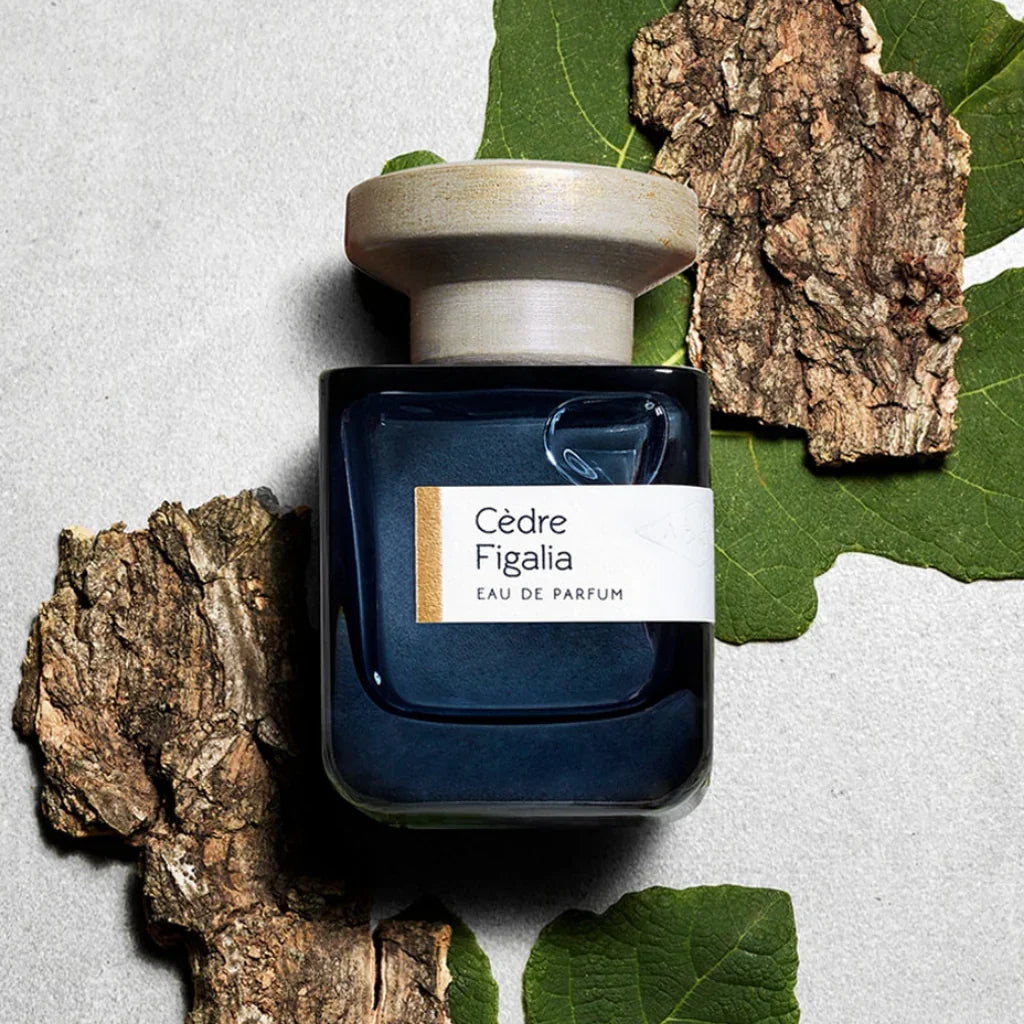 atelier materi cedre figalia flakon auf holz