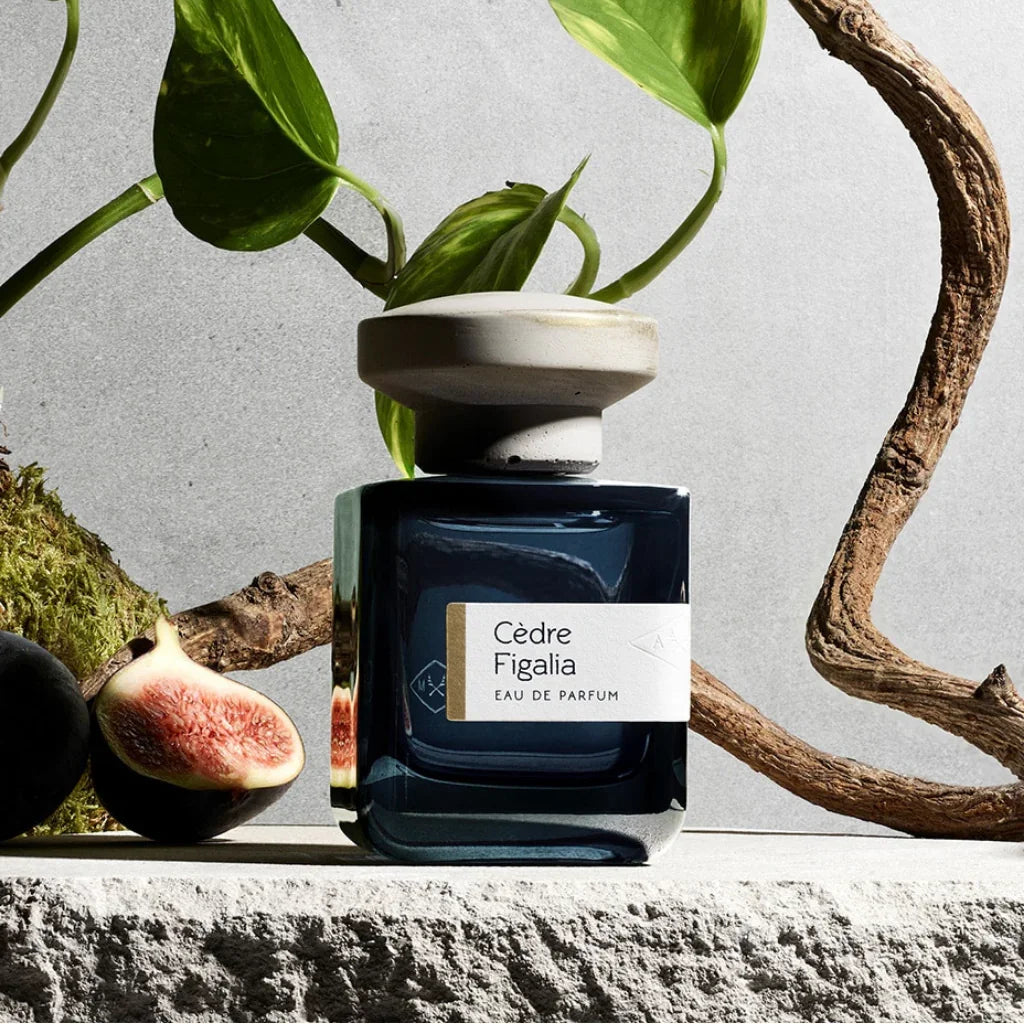 atelier materi cedre figalia flakon neben feigen