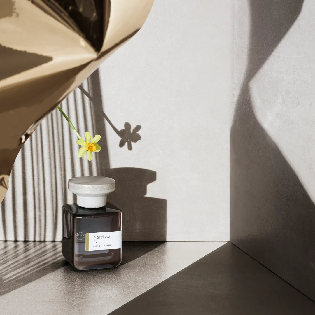 atelier materi narcisse taiji flakon im schatten mit narzisse