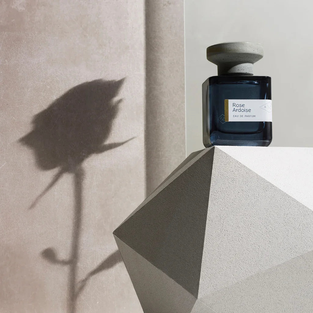 atelier materi rose ardoise flakon mit schatten einer rose