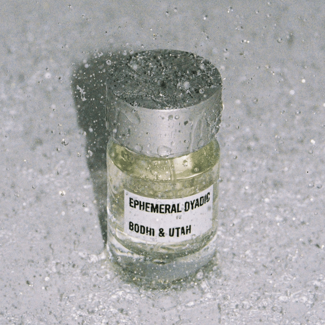 BODHI & UTAH Ephemeral Dyadic bei scent amor mit Tropfen auf Flakon Bild