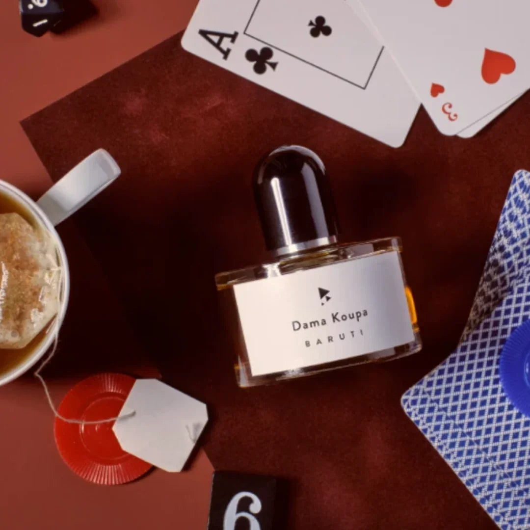 baruti dama koupa flakon zwischen spielkarten