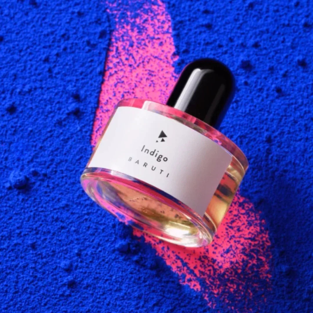 baruti indigo flakon in blauem pulver