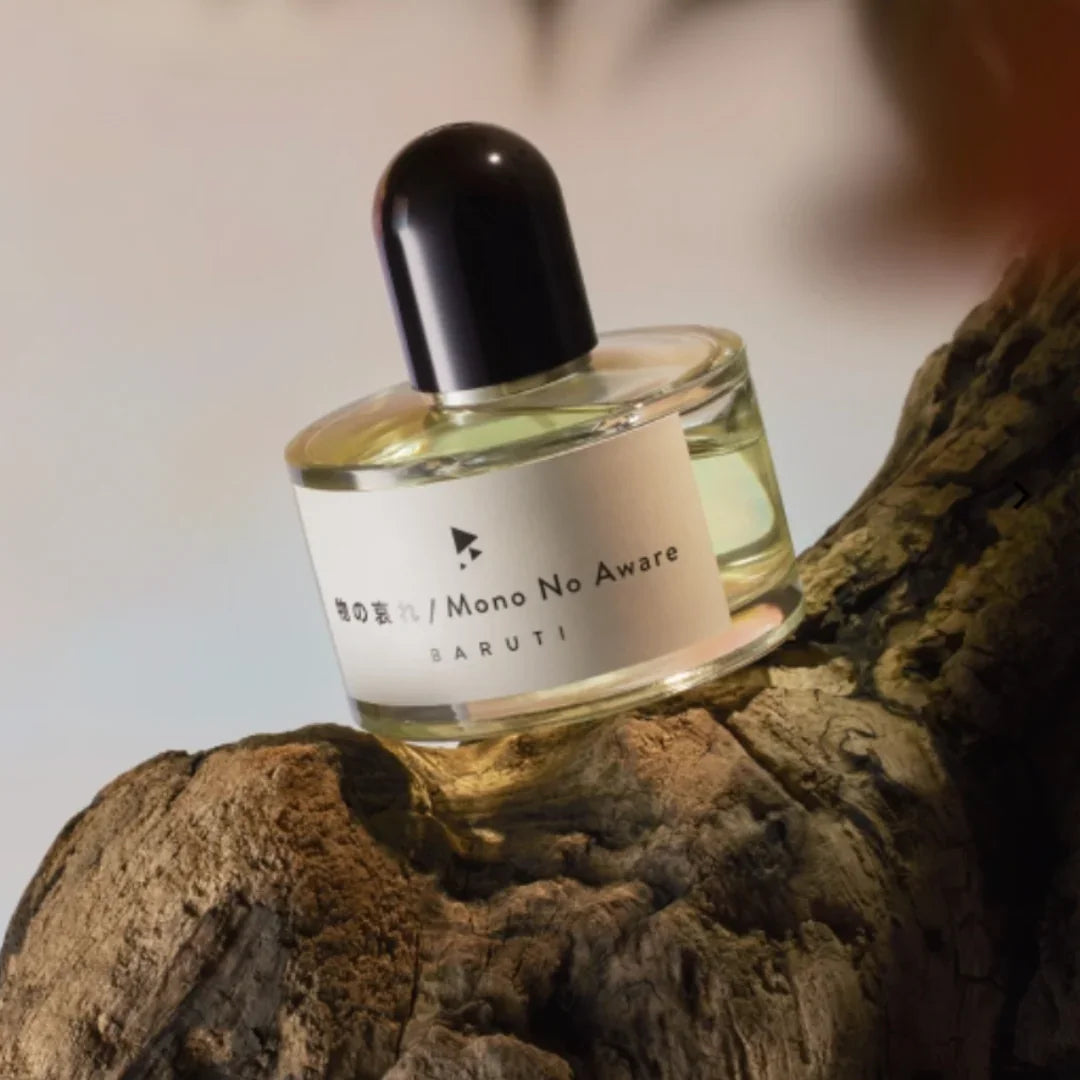 baruti mono no aware flakon auf baumstamm