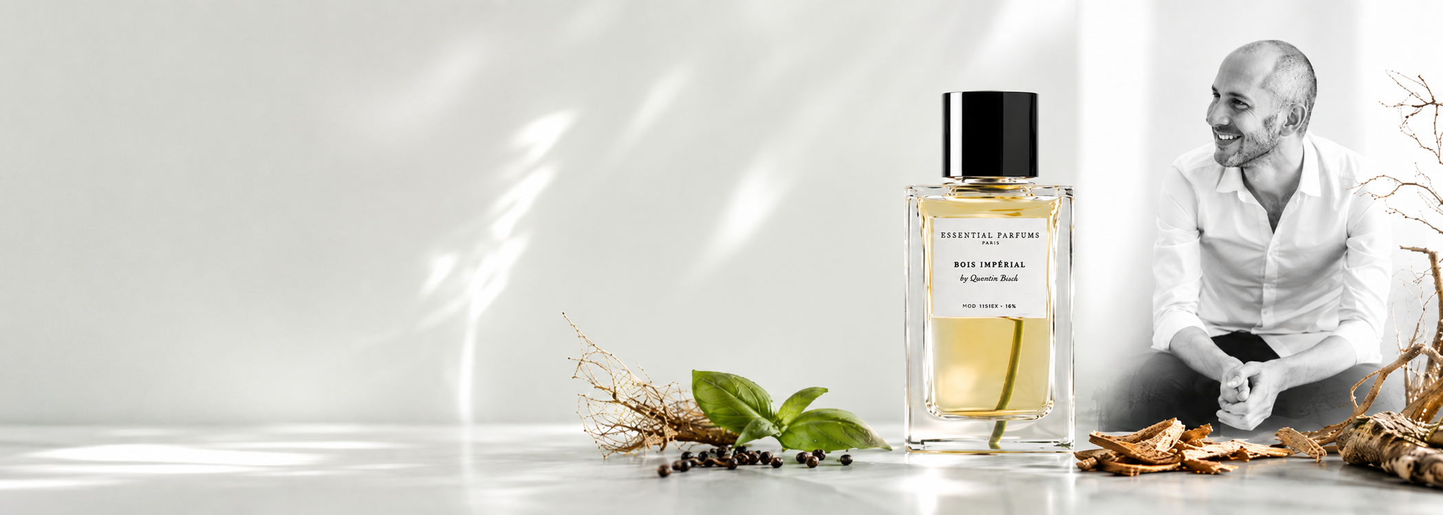Essential Parfums Bois Impérial by Quentin Bisch – Eau de Parfum-
Thai Basilikum, Timut Pfeffer und eine kräftige Holzsignatur bei scent amor Deinem Fachmann für Nischendüfte