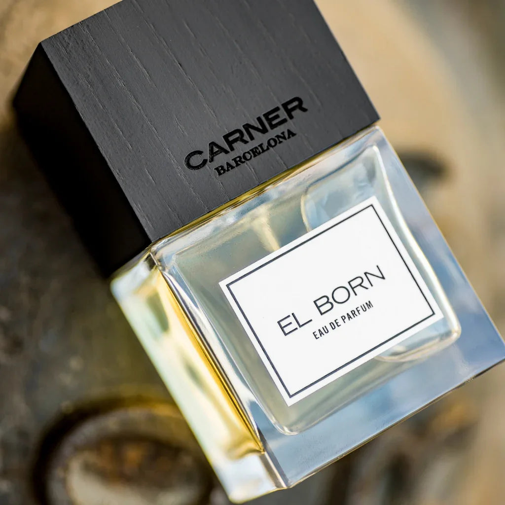 Rangezoomter Flakon vom Eau de Parfum El Born von Carner Barcelona aus der Original Collection - luxuriöser Nischenduft jetzt online bei scent amor