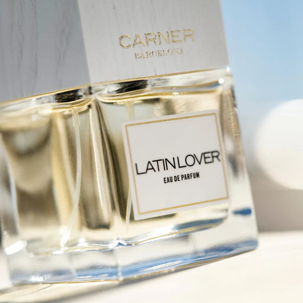 Eau de Parfum Latin Lover von Carner Barcelona aus der Love Collection rangezoomt - bei scent amor erhältlich