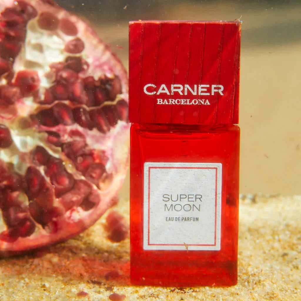 Carner Barcelona Summer Journey Collection SUPER MOON Eau de Parfum Flakon mit Granatapfel scent amor