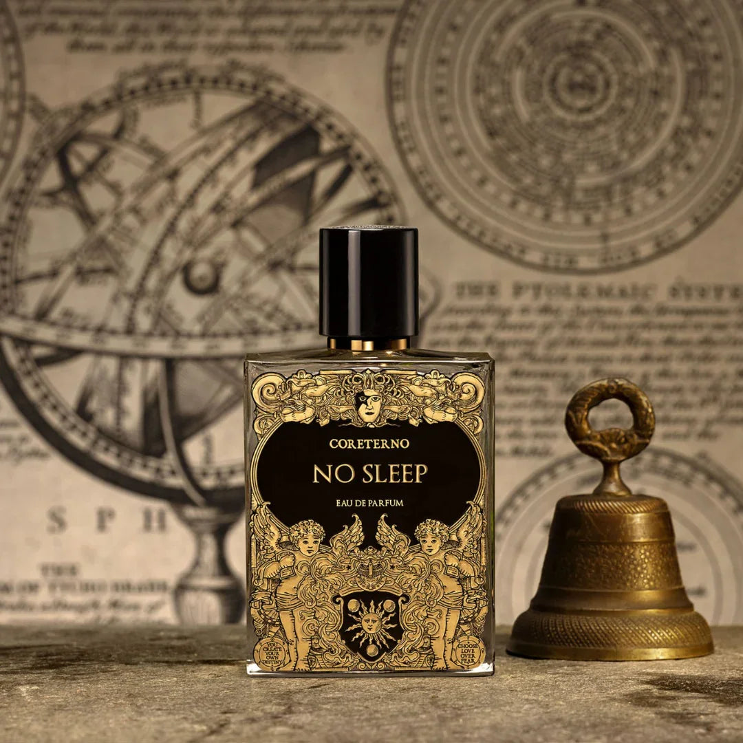 No Sleep Eau de Parfum von Coreterno - eleganter Unisex-Duft im kunstvollen Flakon neben einer Glocke, erhältlich bei scent amor