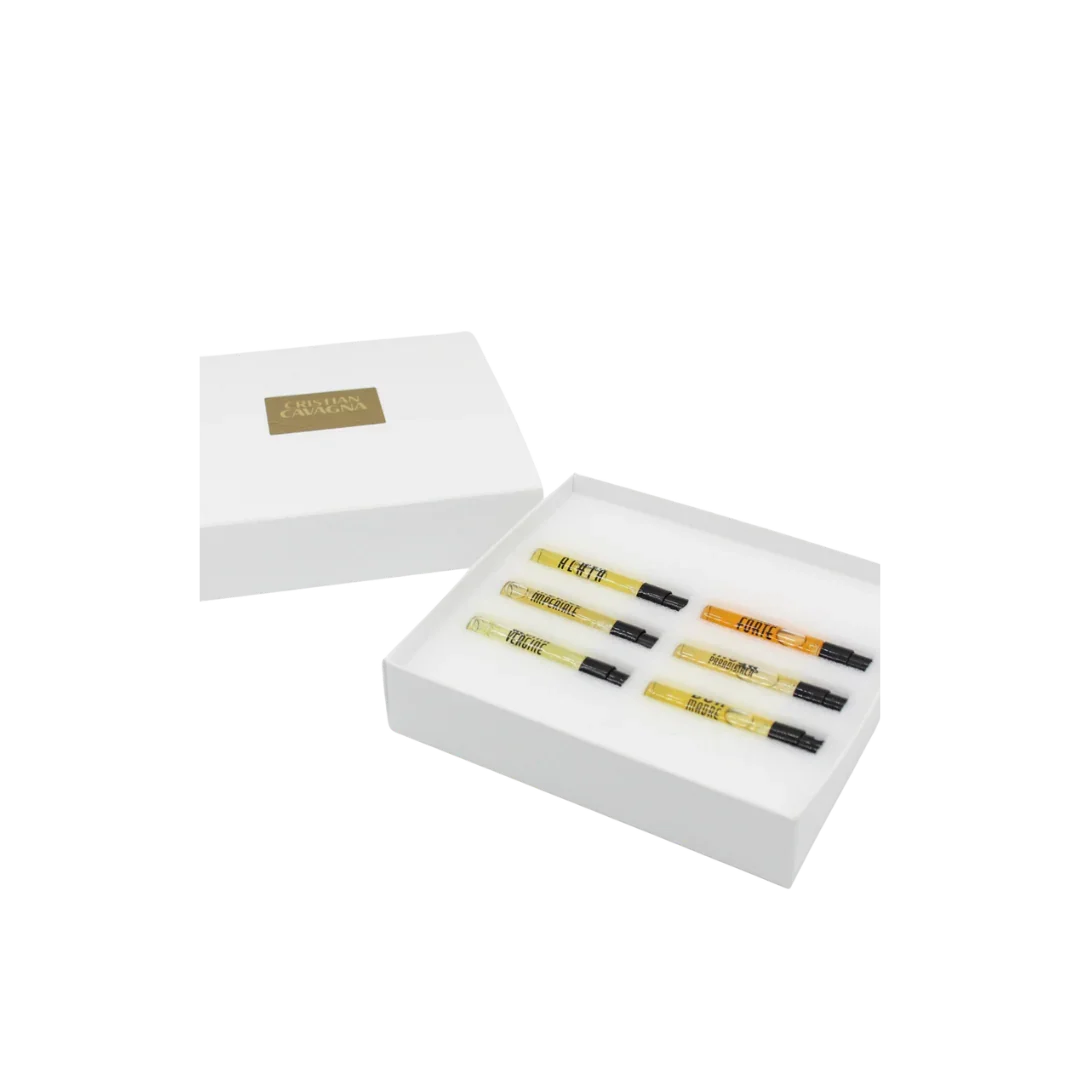 Discovery Set mit sechs luxuriösen Extrait de Parfum Miniaturen von Cristian Cavagna auf transparentem Hintergrund - erhältlich bei scent amor