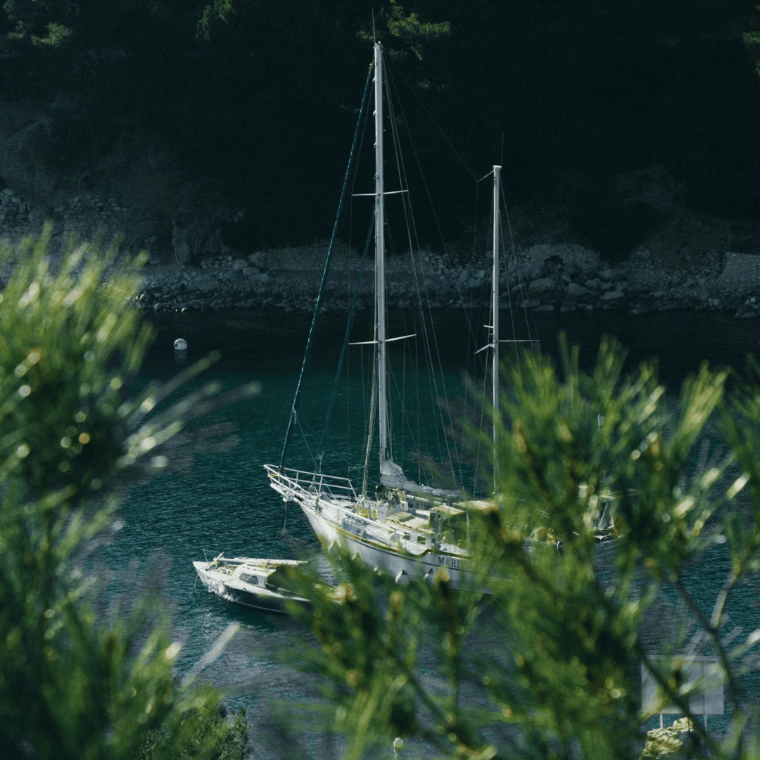 Czech & Speake AUSONIA Eau de Parfum scent amor mit Segelboot in einer Buch und kleinem Beiboot