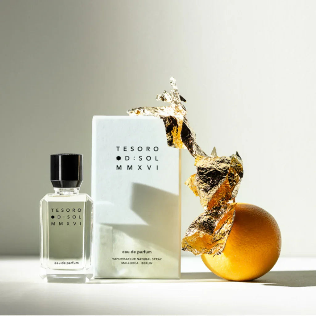 TESORO von D:SOL MMXVI im stilvollen Design mit Box – luxuriöses Parfum bei scent amor online kaufen mit Orange und Blattgold