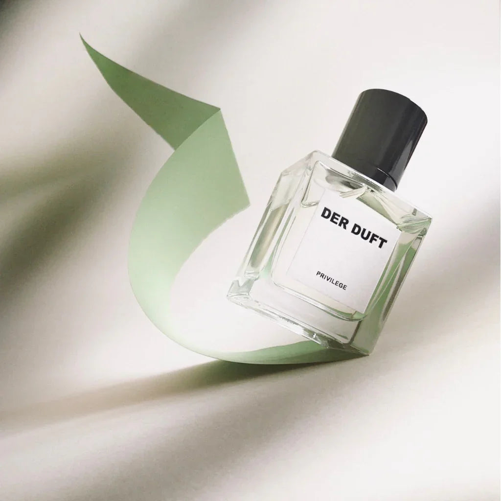 der duft privilege flakon auf grünem band