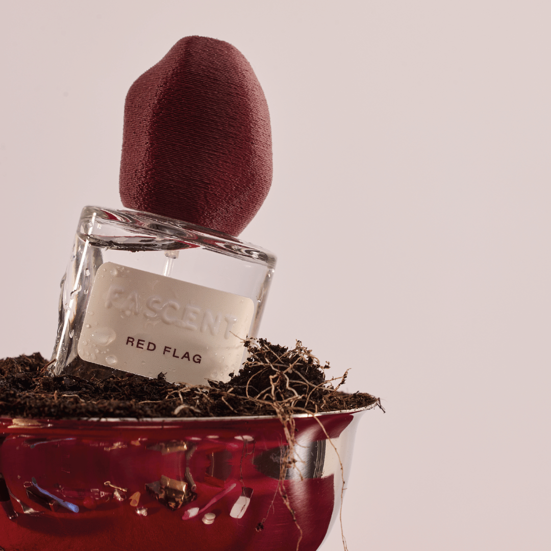 FASCENT RED FLAG im Becher als Detail bei scent amor Deinem Fachmann für Nischenparfum