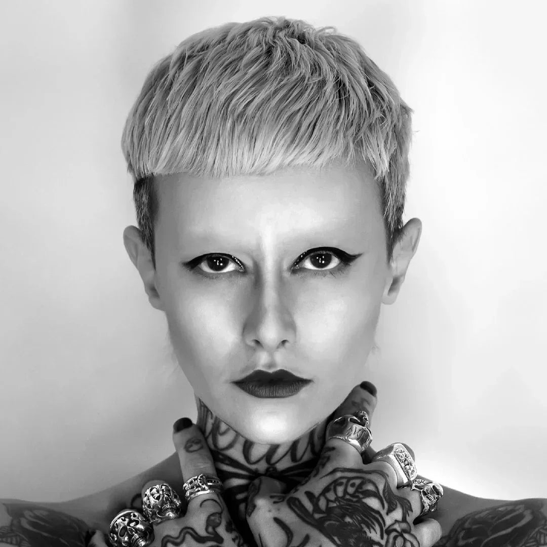 FUMparFUM L’Artiste Parfum Mood Model tätowiert scent amor