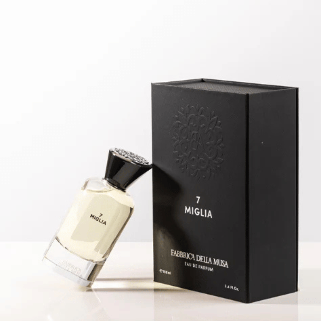 Fabbrica Della Musa 7 MIGLIA Eau de Parfum Nischenduft Flakon schräg an Box gelehnt beim Fachmann für Nischenparfum scent amor