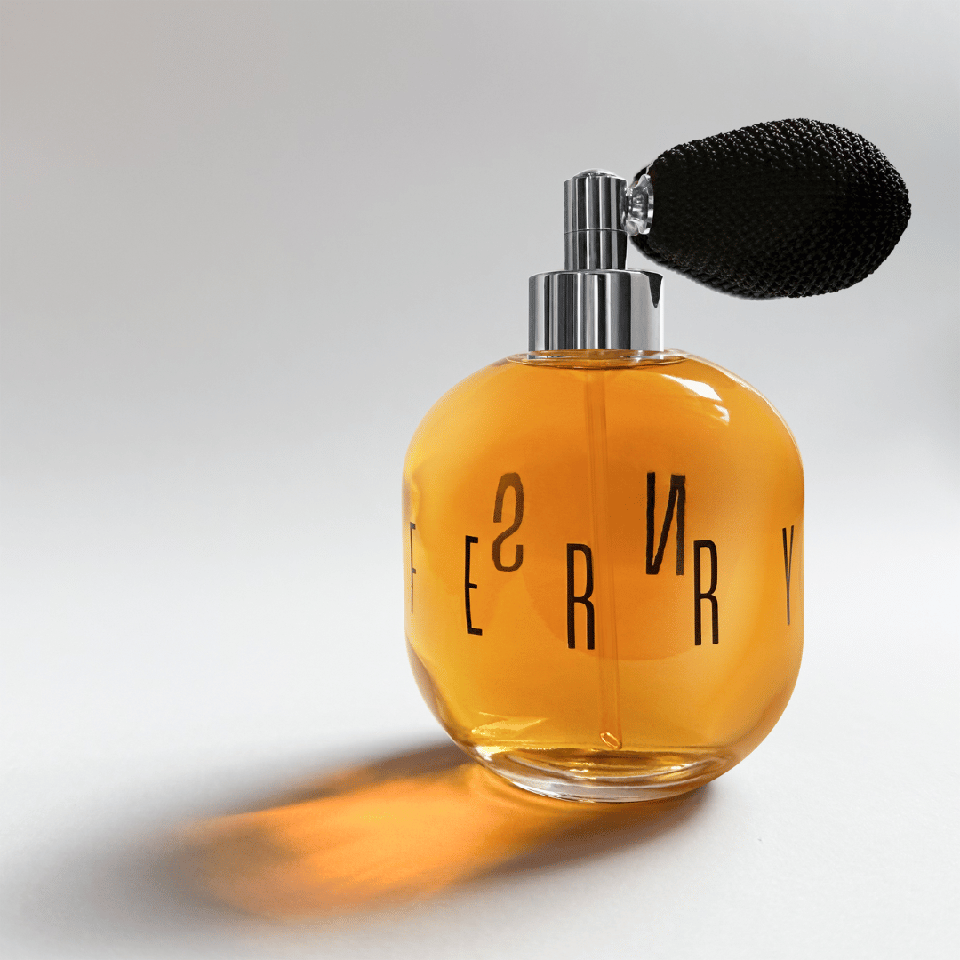 Ferry Hansen Perfumes Flakon eines Nischenduftes mit Schatten beim Fachmann für feine Nischenparfums scent amor