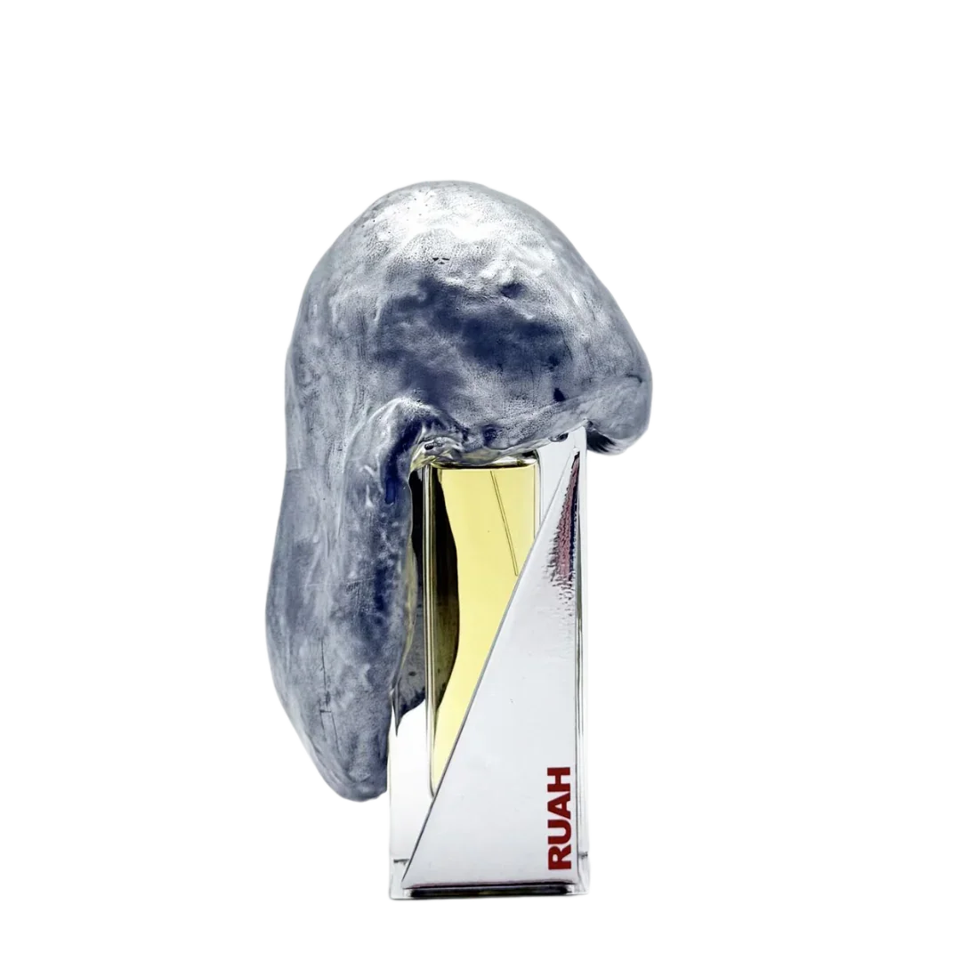Ruah von Filippo Sorcinelli - ein künstlerisches Eau de Parfum voller Ausdruckskraft, erhältlich bei scent amor, präsentiert auf transparentem Hintergrund
