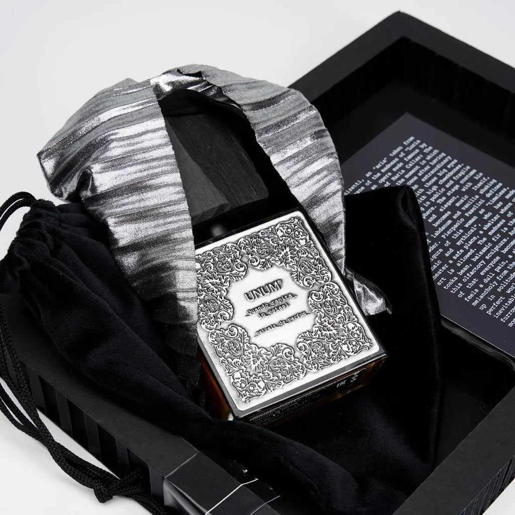 Filippo Sorcinelli UNUM QUANDO RAPITA IN ESTASI Extrait de Parfum Detail Flakon in offener Umverpackung scent amor