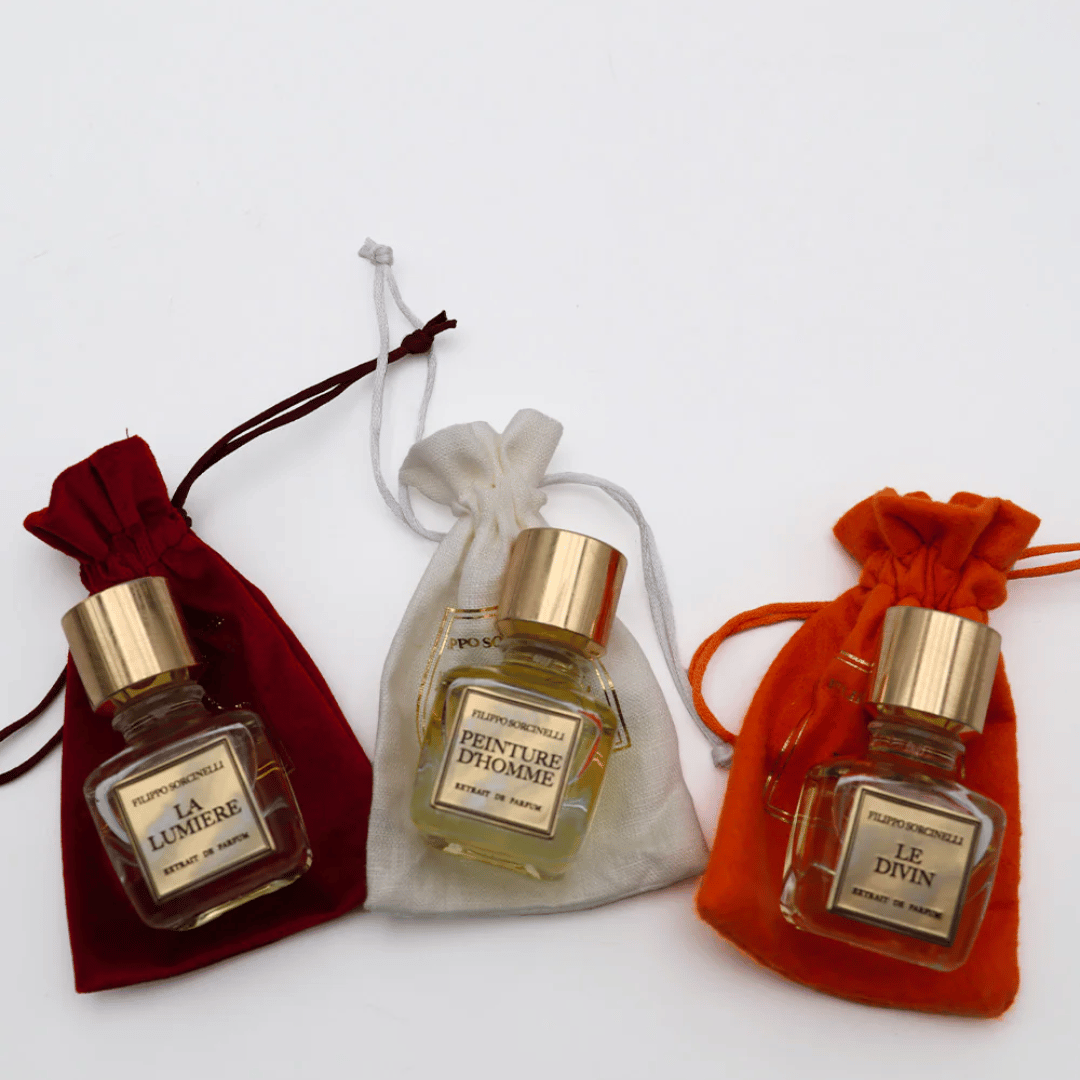 Filippo Sorcinelli – UNICO SUONO – Extrait de Parfum mit Säckchen liegend bei scent amor