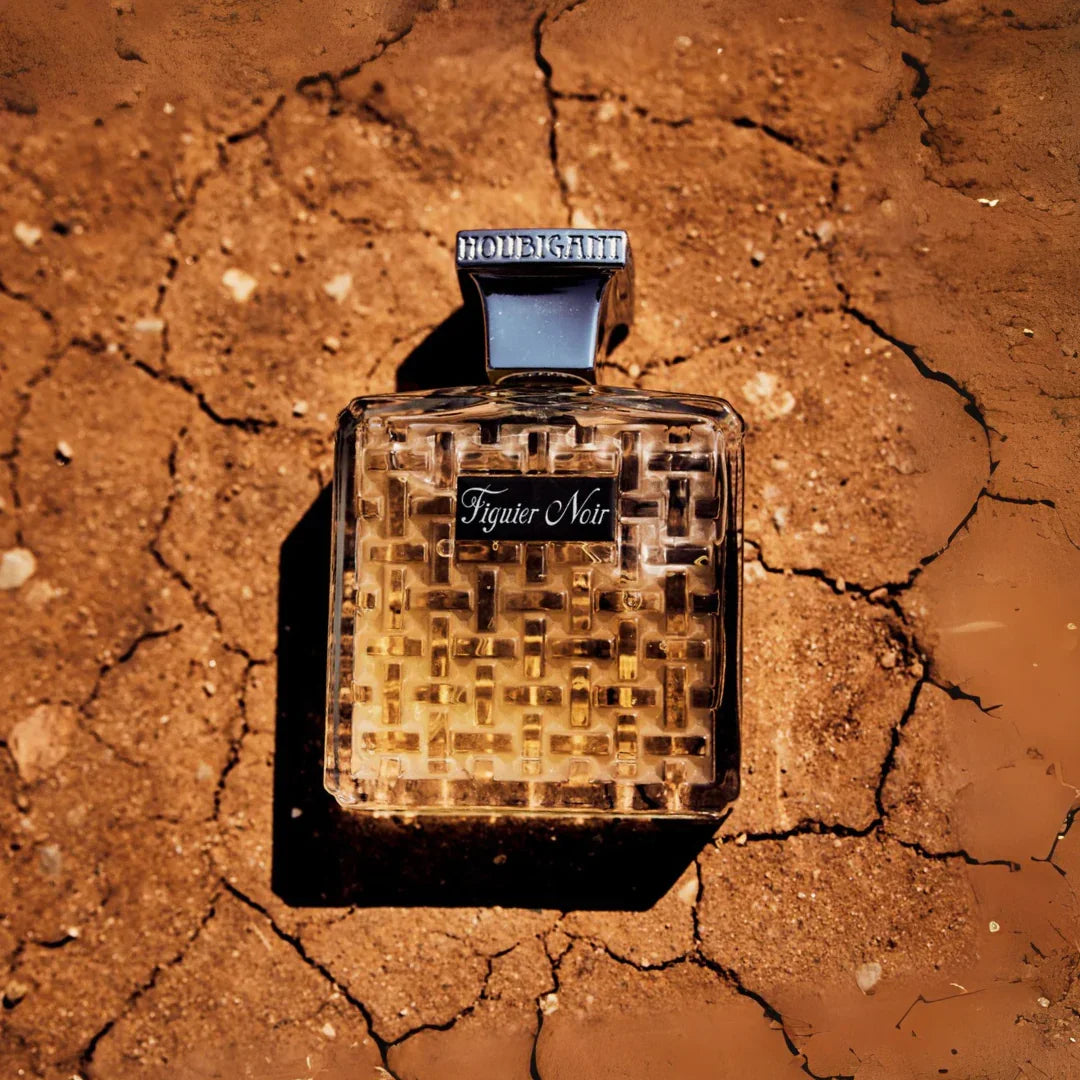 Houbigant Paris FIGUIER NOIR Eau de Parfum Extrême Mood Flakon auf roter Erde scent amor
